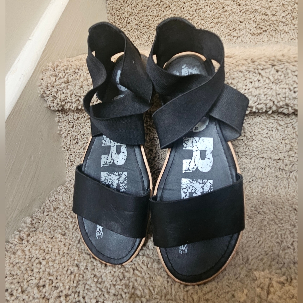 Sorel Cross Strap Sandals